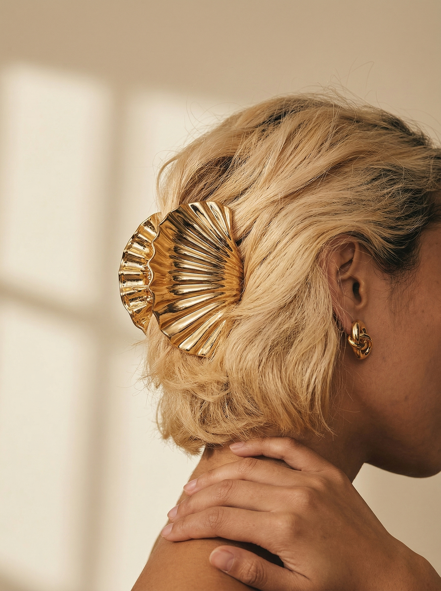 Shell-Shaped Gold Claw Clip
